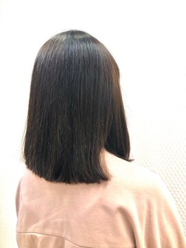 クオリス 上福岡店(QUALIS) 大人かわいい ミディアム 切りっぱなしボブ ネイビーアッシュ