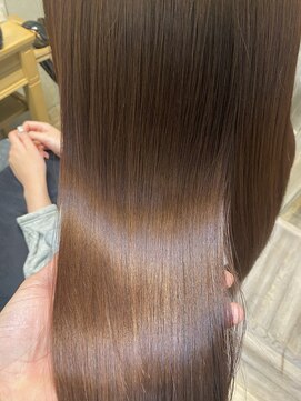 イーラ(era) 《era》ラテブラウン　フェミニンロング　潤いストレート　みわ