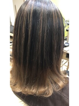 アッシュ(Ash) ハイライト裾カラー