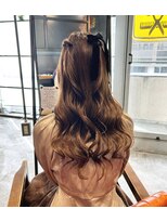 インス(ensue)&nbsp;京都大人可愛い結婚式お呼ばれ後れ毛ハーフアップツインアレンジ