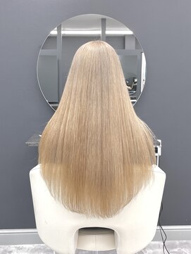 ホワイト 梅田(white) ミルクティーベージュ