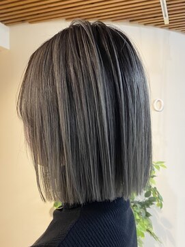 ブリッツレボルト(BLITZ R EVOLUT) バレイヤージュ×モードボブ