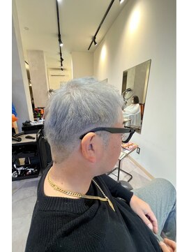 ハチマルハチ ナル 登戸店(808 nalu) ホワイトシルバー/ブリーチデザイン/グレー