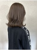 〔mirisa〕うごきのあるミディアムスタイル　グレーアッシュ