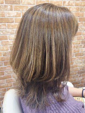 トゥルートラスト アン 下石田店(True Trust un) アッシュベージュ大人可愛い外ハネ小顔レイヤーカット30代40代