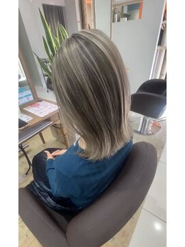 アース オーセンティック 岡山青江店(EARTH Authentic) お白髪ぼかしハイライト☆彡