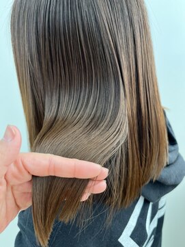 レオ 幸手(Leo) 20代30代40代髪質改善カラーアッシュベージュ艶感ストレート