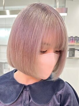 ウィコ 新宿(WICO) ホワイトグレー[新宿駅/フェミニン/モード/ダークアッシュ]