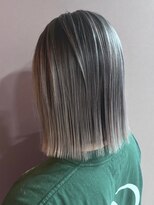 シエスタ(SIESTA)&nbsp;ハイライト　バレイヤージュ　切りっぱなしボブ　美髪　髪質改善