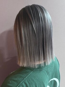 シエスタ(SIESTA) ハイライト　バレイヤージュ　切りっぱなしボブ　美髪　髪質改善