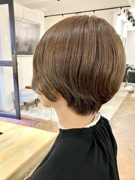 ファイブシーン アオヤマ(5SCENE AOYAMA) ショートボブ前髪なし骨格カットショート襟足大人ショート