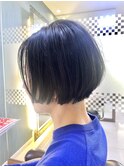 丸みのある軽やかショートボブ