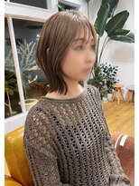 コムヘアー(COM HAIR)&nbsp;くびれボブ。グレージュブラウン。ダブルカラー。