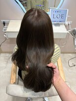 ロエ(LOE) オリーブグレージュレイヤーカット顔周りレイヤーブリーチなし