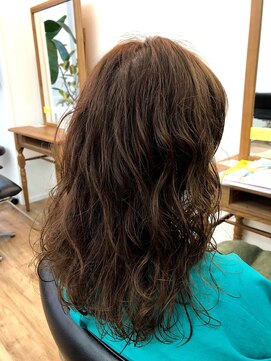 アメリ(Ameri) -Ameri-くせ毛生かし　×   ミドルアッシュ