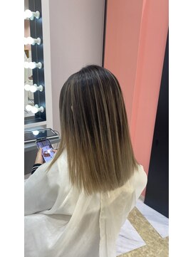 リー 梅田(Lee) 外国人風バレイヤージュ