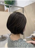 前下がり小顔ボブ×細めハイライト透明感ベージュ