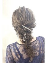 およばれヘアアレンジ　結婚式　編みおろし