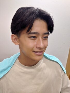 ヘアーカットデザインサロン スマッシュ 田町店(Hair cut design salon Smash) センターパート ト ショートマッシュ ツーブロック フェード