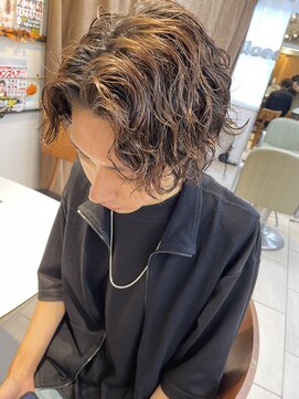 テトラ バイ ネオリーブ 横浜西口店(tetra by neolive) 横浜★センターパートの縦落ちツイストスパイラル