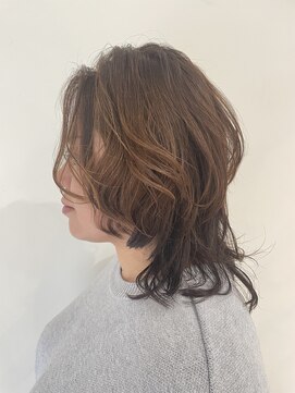 ロカ(Roca) ミディアムウルフレイヤー×ユル巻きウェーブ