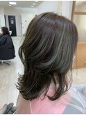 ハイライト×ミントグリーン/くびれミディアムレイヤー/赤味なし
