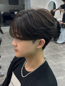 ジーニー 千葉(GENiE) ウルフ/アッシュブラック/カルマパーマ/ベリーショート/古荘竜生