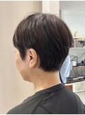 無駄のない美しさ。タイトなミニマルショート