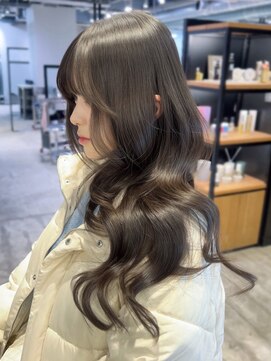 アルバム 新宿(ALBUM SHINJUKU) ロング顔周りレイヤー大人ガーリーオリーブベージュ_ba578481