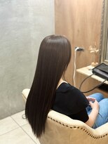 ヴァークル(Virkle) くすみベージュ×柔らか質感ロング