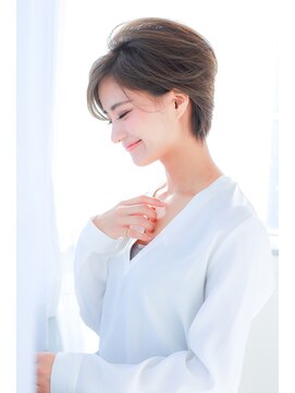 ジウ 上通り(JIU) ハンサムひし形ショート☆美シルエット☆大人可愛いショートボブ