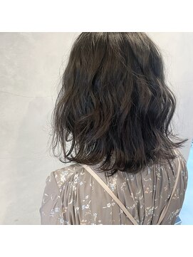 ティティ(TiTi) 透明感抜群！グレージュロブレイヤーStyle【TiTi 福田莉野】