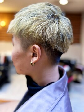 アークスヘアー ホワイトアッシュメンズ刈り上げスタイルかき上げ短髪ワイルド