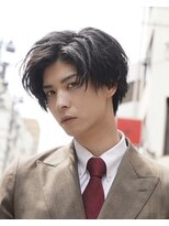 横顔カッコいいセンターパートカジュアルスーツツーブロック