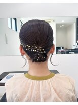 ビューティーサロン クロス(CROSS)&nbsp;タイトシニヨン/韓国風/ヘアセット/お呼ばれ/金箔アレンジ