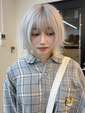 ヴェルデ(Verde) ホワイトシルバー ウルフカット ウルフ シルバーカラー