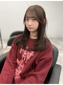 レイヤーカット× 透明感のあるベージュカラー