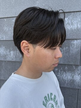 ヒュイル バイ ニアウ(Hwyl by Niau) メンズマッシュセンターパートスパイラルパーマニュアンスパーマ