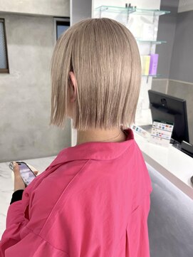 スウィープ 平尾(sweep) 切りっぱなしボブ/ケアブリーチ/ミルクティーベージュ