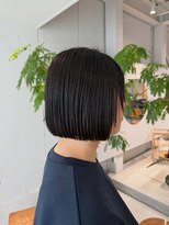オーラ(ora)&nbsp;【30代ダークトーンのカラーでも柔らかい質感のぱつっとボブ】