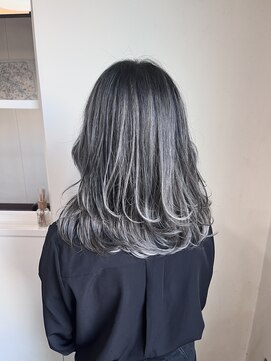 ドライブ(drive) バレイヤージュ　レイヤーカット　ホワイトカラー　ケアブリーチ