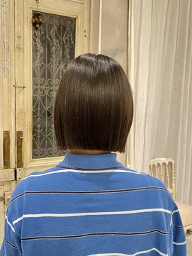 カムジーヘッド(COMEGHEAD) ぱつっとボブ