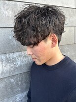 ヒュイル バイ ニアウ(Hwyl by Niau)&nbsp;メンズマッシュツーブロックシャドウパーマニュアンスパーマ眉毛