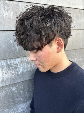 ヒュイル バイ ニアウ(Hwyl by Niau) メンズマッシュツーブロックシャドウパーマニュアンスパーマ眉毛