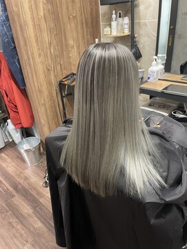 ラル(Lull) 【シャドールーツ×シルバーアッシュ】バレイヤージュ