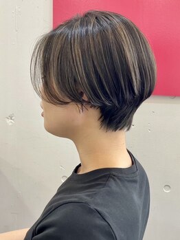 パンマ(Pamma)の写真/初めてのハイライトも“Pamma”にお任せ◎白髪を活かしたデザイン性のあるスタイルが人気◎