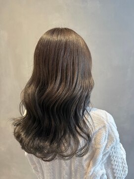 エスケープ トゥ ボナ(ESCAPE to bona.) エレガントに揺れるケアパーマ巻き髪スタイル