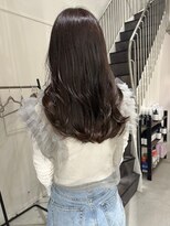 カミエ(kamie)&nbsp;透明感溢れるグレージュロング × 上質な艶感