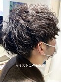 ナチュラルツイストスパイラル×Vマッシュ スリークショート