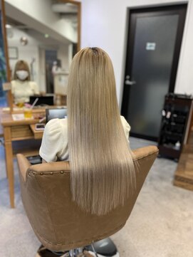 フツーロ 栄(FUTURO) ＃ハイトーンロング＃ストレートヘア